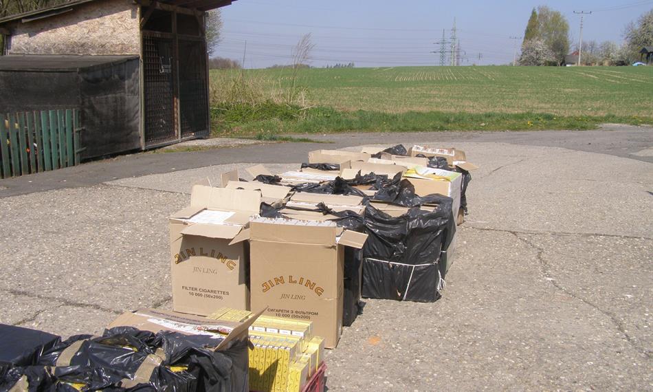 2014-4-10-859Část zajištěných cigaret.JPG